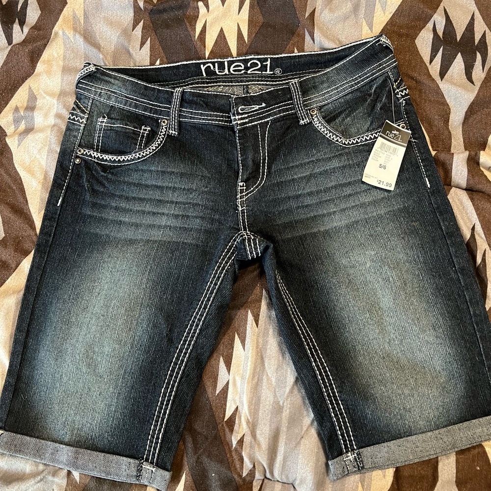 Rue 21 knee high shorts